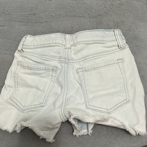 light wash jean shorts,size8 in children - Picture 2 of 2